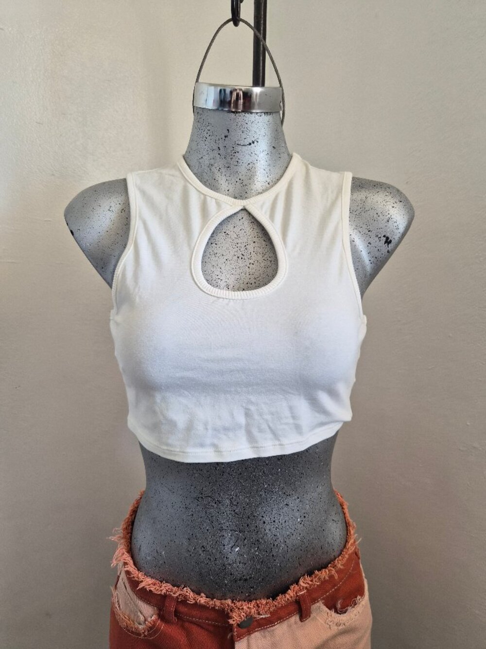 White Ribbed Keyhole Sleeveless Crop Top